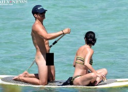 fuckyoustevepena:  Orlando Bloom Strips Naked at the Beach, With Katy Perry   