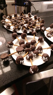 We&rsquo;re back on the air! In honor of our new episode tonight, the Crewniverse is sharing CAKE-POP &amp; PRETZEL DUMBELLS! Let&rsquo;s get beefy! Made by Emily Walus &amp; Steven Sugar. Thanks guys!
