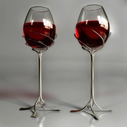 prepofkingstreet:  coisasdetere:  Wineglass design by Hankins  Where do I get these??