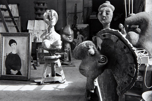 Henri Cartier-Bresson, Atelier Pablo Picasso, Rue des Grands-Augustins, Paris, 1941. Nudes &amp; Noises  