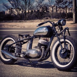 garageprojectmotorcycles:  #Jawa #bobber #motorcycle . As seen on the dozer-dozergarage.blogspot.nl