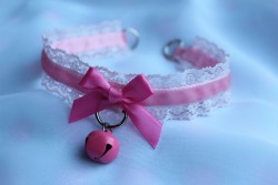 kittenribbonsshop:  Kitty Collar with a pink bell! 