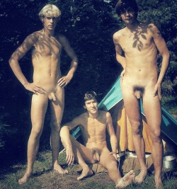 nudelifestyle:  young naturists youth camp