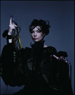 bjorkfr:  Björk par Warren du Preez et Nick Thornton-Jones (2004)mise à jour grand format