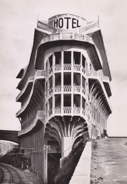 the-gasoline-station:  Hôtel Belvédère du Rayon Vert Architects: Léon Baille Location/Year: Cerbère, France / 1928-1932