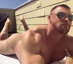 beefybutts:  beefybutts:  Kris Reynolds and his big ass  Kris is getting reblogged   Hi