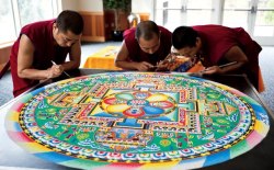 yingthing:   Tibetan Buddhist monks Create Mandalas Using Millions of Grains of Sand-The Mystical Arts Imagine the amount of patience that’s required to create such highly detailed art such as this! To promote healing and world peace, a group of Tibetan