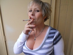 annacigarettesmoker: I love her. Reminds me of my gf