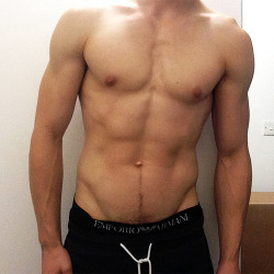 romancingthelookyloos:  justtouchedawkwardly:  october progress been a real pain in the ass fitness wise the past month, new gym to get used to and generally going a bit lax with everything. About to jump back on it in a big way :)  He….just….ugh.