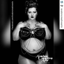 #Repost @avaloncreativearts  @avaloncreativearts  showing how Curves are done with Class Model Kerry @karielynn221979  location Baltimore #redhead #sexy #jewlery #pinup  #retro #makeup #plussize #handmadejewelry  #round #backside  #baltimore #thewire