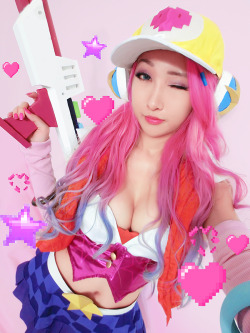 kawaii-blushing-penis:  catherineanh:  My Arcade Miss Fortune Cosplay ^^   