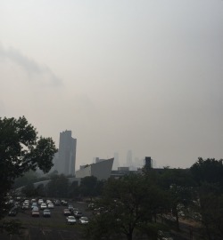 around 2:30pm on that day a few weeks back in Minneapolis when all the smoke was in the air (this is from Seward near the Regis Center for Art, looking north toward downtown west.  the skyline should be clearly visible from this distance but the air