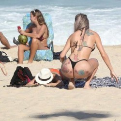 vitaminadas:  @thalitazampirolli flagrada pelo paparazzo hoje na praia do Leblon!! 