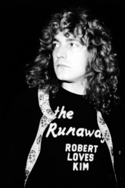 hot-in-the-shade:  Robert Plant (1976) 
