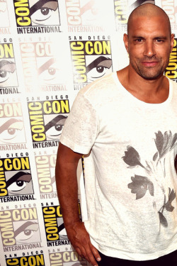 the-hobbit:Manu Bennett promotes his new show ‘The Shannara Chronicles’ @ SDCC (7/10/2015)