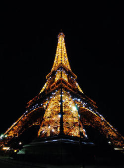 mlsg:  fabforgottennobility:  la tour eiffel V by PaLiAnCHo   Paris 