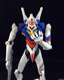 unknown999:   Gundam x Evangelion: White Devil of E.F.S.F Ver. 1.5 - Custom Build  Modeled by Dunpeel (via Gundam x Evangelion: White Devil of E.F.S.F Ver. 1.5 - Custom Build) 