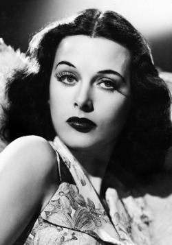 hollywoodlady:  1940s Hairstyles: Hedy Lamarr, Rita Hayworth, Lauren Bacall, Barbara Stanwyck, Ann Sheridan, Betty Grable, Ava Gardner, Veronica Lake and Ann Miller. 
