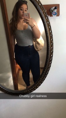 soysweetmilk:  It’s my last day of Uni ever and I’m totally cute in high waisted jeans 💕