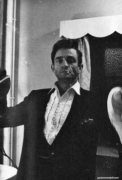 rumancoca:    Johnny Cash photographed by Jan Olofsson, c. 1966  So fucking cute 