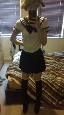 jammy-cat:  im back, kinda XD i got a new Japanese school girl outfit from an amazing follower and i wanted to make a set again so i did ^^