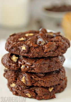 foody-goody:  Recipe: Gooey Chocolate Peanut Butter Cup Cookies 