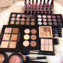 the-makeupaddict:  makeupidol:  beauty // make up blog xo  follow for more, here! x