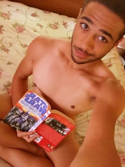 nerdy-little-leo-gaymer:  Nerdy Sunday Funday :) I’m not getting dressed at all today.