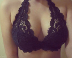 i love the bra. i mean, the boobs are great too, but the bra! want!