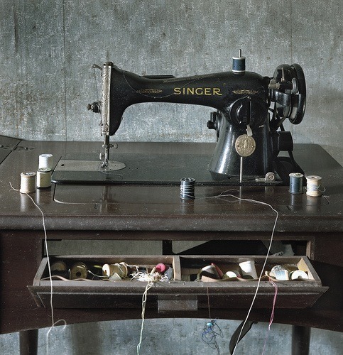 Singer sewing machine cabinets