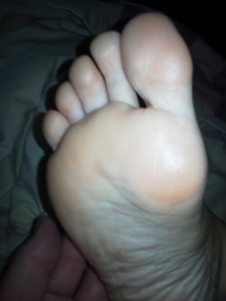 toered:  Wifes very hot foot