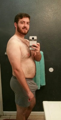 big-fat-sexy-bellies:  Freshly showered :P 