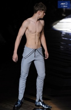 tall:  christdior:  This piece at Roberto Cavalli SS 10 was inspired by the look that surfers have when their wetsuits are pulled halfway down.  i wanna cum all over his back