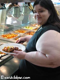swissfa:  thebillsarepaidontime:  There’s something special about pretty fat girls loading up plates at the buffet!  sexy…