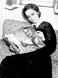 deforest:  Olivia de Havilland reads a Spanish movie magazine promoting The Adventures of Robin Hood, 1938 