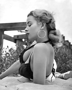 20th-century-man: Eve Meyer / photo by Russ Meyer, 1955. https://painted-face.com/