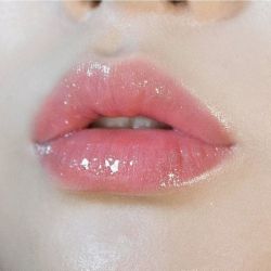 coquettefashion:Pink Peach Shimmer Lip Gloss