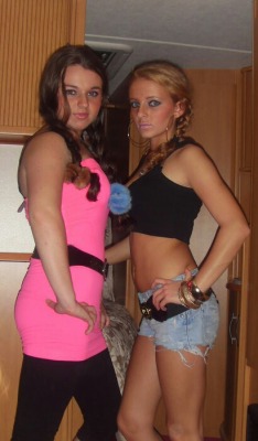 scummygirls:  weesteveni:  Two hot bodied irish gypsy girls   Right is perfect, jewelary, clothes, everything   Two Proper Chav Slags!