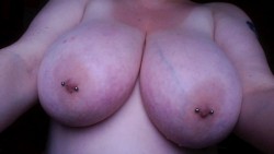 thunderjugs:  Eating ice poles topless always results in drips everywhere! 