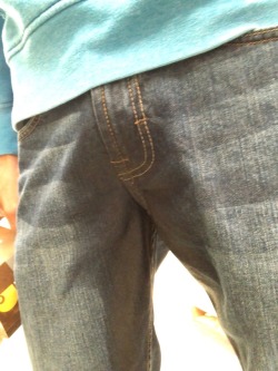 tcsev6:This morning at the Tractor Supply store. Wet my jeans while shopping