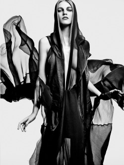 madamedevereshideaway:  Let yourself go Photo of Samantha Gradoville, in Haider Ackermann, by Jean Francois Campos for Revue de Saison - L'Express Styles 