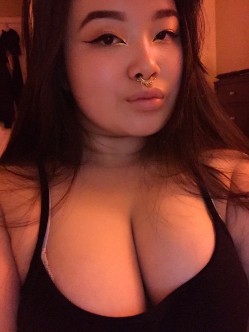 Asian babe facialized