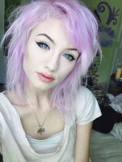 princsex:  alien emoji  Love this girls eyes and purple hair very beautiful