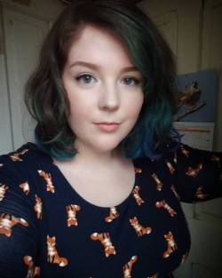 alittlesophisticated:  feetlips:  🐾🐾 #me #fotd #shorthair #dyedhair  SO PRETTY! I love the teal. And the fox print!!!   This is unfair! How can anyone be allowed to look this freaking beautiful and adorable??! *o*