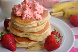 do-not-touch-my-food:  Banana Pancakes with Strawberry Butter