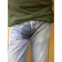 peedjeans:  Me pissing my jeans while online.
