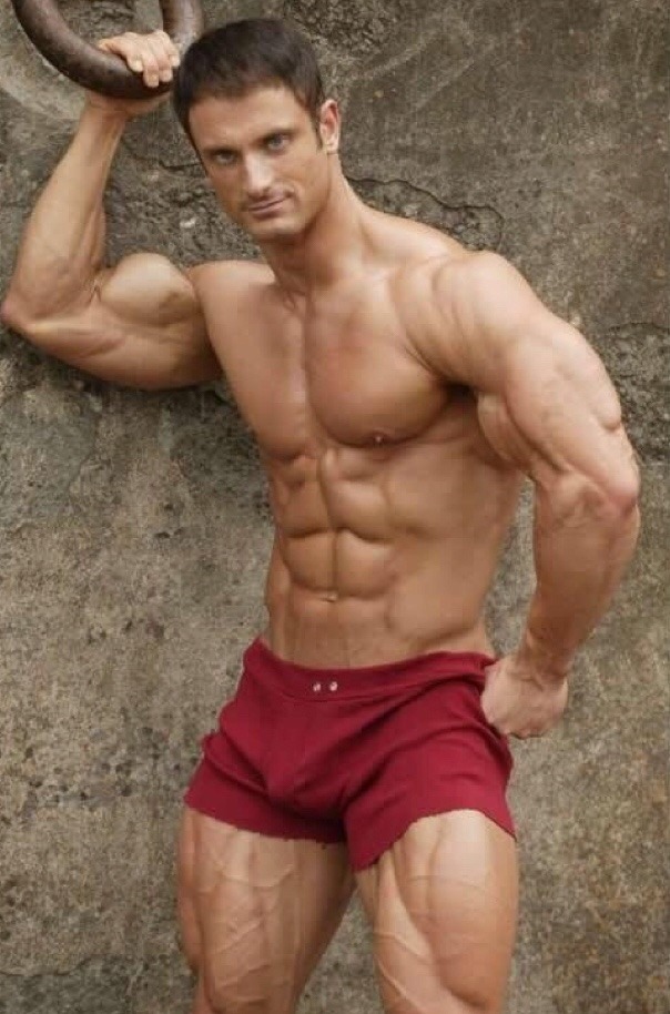 Gay bodybuilder muscle worship