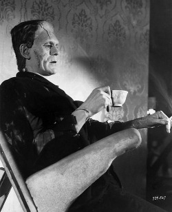 error888:  Boris Karloff enjoys a cup of tea on the set of The Bride of Frankenstein (1935) [500x616] : HistoryPorn 