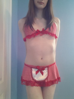 sissy-scarlet:  how do you guys like my new bimbo outfit? (webms to follow!)