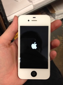 antoniomadness:  gundamdick:  ALRIGHT LISTEN UP IMMA TELL YOU SOME SERIOUS GENDER MARKETING BULLSHIT THAT WENT DOWN TODAY Today a woman came in to get her 13 year old son’s black iPhone fixed. This thing was totally fucking busted. She was already kind